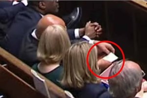 Holyroodhouse: Συγκίνηση στην επίσημη κατοικία της Ελισάβετ στο Εδιμβούργο - "Όταν το έμαθα, ένιωσα χαμένος" - εικόνα 6