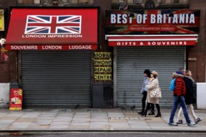 Με κορονοϊό ο θρυλικός βετεράνος "Κάπτεν Τομ" - Είχε συγκεντρώσει εκατομμύρια λίρες για το σύστημα υγείας