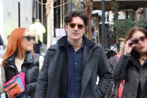 Δήμητρα Ματσούκα: Μαυρισμένη και γοητευτική με κόκκινο midi dress με λεπτές τιράντες και ντραπέ στο στήθος - εικόνα 7