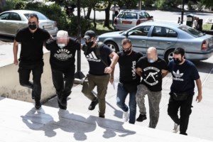 Ηλιούπολη: Η 19χρονη περιγράφει πώς την χτυπούσε, την βίαζε και την εξέδιδε ο αστυνομικός - Εντόπισαν κύκλωμα σωματεμπορίας - εικόνα 2