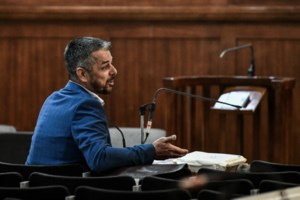 Δίκη Χρυσής Αυγής - Προκαλεί και ανατριχιάζει ο Μιχαλολιάκος: Το μόνο που έκανα ήταν να σηκώνω το δεξί μου χέρι - εικόνα 2