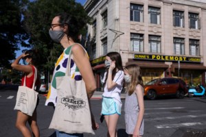 Φάουτσι για κορονοϊό: Οι ΗΠΑ δεν έχουν αρχίσει να βλέπουν καν το τέλος της πανδημίας