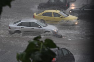 Κακοκαιρία στην Κρήτη: Πνίγηκε το Ηράκλειο - Άσπρισαν τα Χανιά [εικόνες - βίντεο] - εικόνα 6