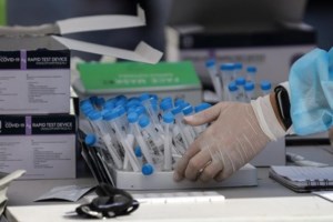 Κορονοϊός: Ξεκίνησε η διανομή των self tests στα φαρμακεία [Εικόνες]