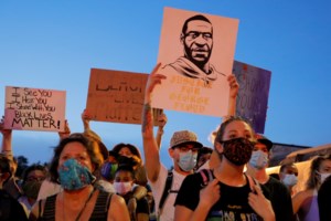 Νέα αμήχανη στιγμή μεταξύ Τραμπ και Μελάνια - Της ζητά να χαμογελάσει με το ζόρι για τους φωτογράφους [εικόνες - βίντεο] - εικόνα 2