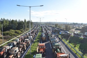 Το Σάββατο στο μπλόκο Νίκαιας κρίνονται τα επόμενα βήματα αγροτών και κτηνοτρόφων - Πώς απαντά η κυβέρνηση