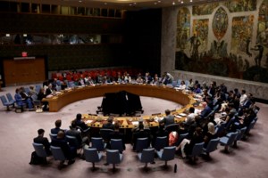 Βολουδάκη: Τα δύο πλοία του ΠΝ θα ειδοποιούν τις λιβυκές αρχές και θα ζητούν να γυρίσουν πίσω τα σκάφη με μετανάστες