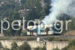 Φωτιά στην Πέτρου Ράλλη: Αρχισε σε μηχανάκι και επεκτάθηκε σε αυτοκίνητα και σπίτι