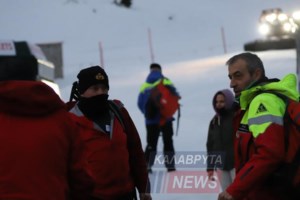 Νέος Βουτζάς: "Πέφτουν" στο ρέμα τέσσερα σπίτια - Απεγνωσμένοι οι ιδιοκτήτες τα εγκαταλείπουν [Νέες Εικόνες]