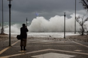 Στο έλεος της κακοκαιρίας η χώρα: Πλημμύρες, κατολισθήσεις και σοβαρά προβλήματα - Εκκενώθηκαν οικισμοί [εικόνες - βίντεο] - εικόνα 2