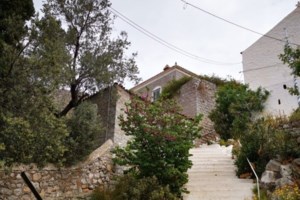 Αυτά είναι τα πολυτελή ξενοδοχεία που βγαίνουν στο σφυρί σε Κάρπαθο, Μεσσηνία και Κουφονήσια