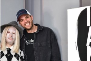 Ιωάννα Παλιοσπύρου: Η πρώτη δημόσια εμφάνισή της χωρίς την μάσκα - Με τη φίλη της Αννίτα Ναθαναήλ [βίντεο]