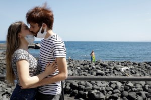 Ποιά είναι η ιδανική θερμοκρασία για τη μετάδοση του κορονοϊού- Αποδυναμώνεται με τον ήλιο και τη ζέστη - εικόνα 2