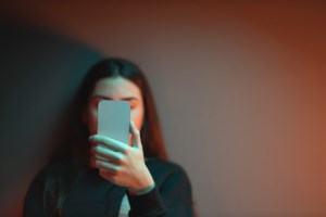 Ελληνικό: Νέο κρούσμα ψεύτικων γυμνών φωτογραφιών μέσω τεχνητής νοημοσύνης σε σχολείο