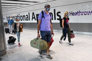 Καμπανάκι των παιδιάτρων για τον κορονοϊό: Ο κίνδυνος για τα βρέφη και οι συστάσεις για εμβολιασμό