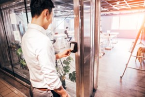 Ψηφιακή κάρτα εργασίας: Από Ιανουάριο σε ασφαλιστικές και εταιρείες σεκιούριτι - Θα ακολουθήσει η βιομηχανία