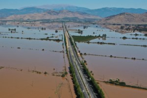 Βόλος: Για δέκατη ημέρα χωρίς πόσιμο νερό - Ανησυχία για τη λίμνη Κάρλα, ανεβαίνει συνεχώς η στάθμη του νερού