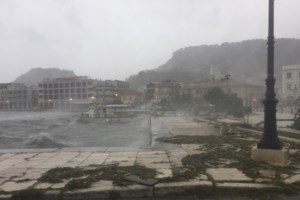 Κακοκαιρία Ιανός: Βούλιαξαν ιστιοφόρα στην Κεφαλονιά [βίντεο]