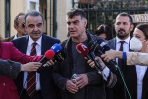 Τσίπρας στην ΚΟ του ΣΥΡΙΖΑ για τις υποκλοπές: Η Δημοκρατία βουλιάζει μέσα στο ζόφο και στην παρακμή ενός σκανδάλου