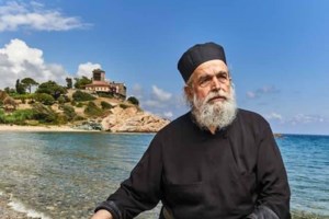 Όταν ο Άκης Πετρετζίκης μάθαινε συνταγές από τον αγιορείτη σεφ Επιφάνιο που πέθανε από κορονοϊό - εικόνα 3