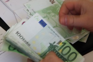 Μικροπιστώσεις: Τα δάνεια έως 25.000 ευρώ από ΔΕΚΟ, ασφαλιστικές, ακόμα και από... εταιρείες κινητής τηλεφωνίας