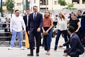 Η πρώτη αντίδραση της ΝΔ: "Ασφαλής αυτοδυναμία, νιώθουμε μεγαλύτερη ευθύνη για να ανταποκριθούμε στις προσδοκίες των πολιτών"