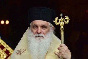 Άγιοι Ισίδωροι: Χιλιάδες πιστοί στο εκκλησάκι στο Λυκαβηττό παρά τις καταγγελίες για ψευτο-θαύματα και απάτη [βίντεο] - εικόνα 2