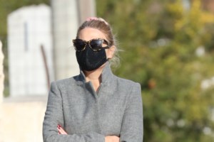 Χριστιάνα Μπέτα: Βόλτα στη Γλυφάδα με ροζ ποδήλατο και αθλητικό look - εικόνα 12