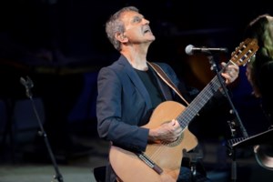 Έλενα Παπαρίζου για Νταλάρα: "Είναι ο πατέρας μας στη μουσική - Τι είναι πιο σημαντικό όμως; Να είσαι ευγενικός ή να έχεις δίκιο;"