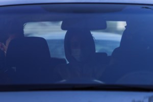 Κολωνός: Στη φυλακή οι 7 από τους 8 νέους κατηγορούμενους για τον βιασμό της 12χρονης - Περιοριστικοί όροι για τον 20χρονο