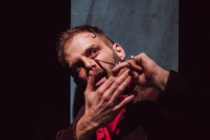 Χείμαρρος ο Μπέζος: Οι αντιεμβολιαστές έχουν φάει πολλή φάπα και απόρριψη στα νιάτα τους