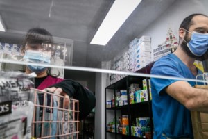 Καμπανάκι CDC: Ερευνα για πιθανή σύνδεση του επικαιροποιημένου εμβολίου της Pfizer με κίνδυνο εγκεφαλικού στους άνω των 65 - εικόνα 2