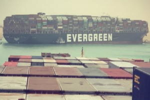 Παγκόσμιο μπλακ άουτ με το πλοίο-γίγας που "σφήνωσε" στο Σουέζ - Ζημιές 10 δισ. δολάρια την ημέρα [εικόνες - βίντεο] - εικόνα 2