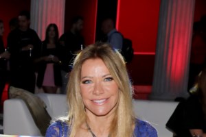 Μαριάννα Λάτση: Η rock glam εμφάνιση στην Αθηναϊκή Ριβιέρα - Το εφαρμοστό jumpsuit της 71χρονης με τα ιδιαίτερα κεντήματα - εικόνα 6