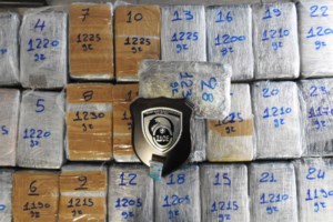 Φορτίο 34 κιλά κοκαΐνης σε πλοίο με... μπανάνες: Έκαναν και... delivery με κωδικό 6 στο 13033 - εικόνα 4