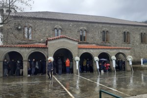 Σπαραγμός στα Τζουμέρκα: "Λύγισε" η μητέρα του 21χρονου Ερμή - Συγκλόνισε ο επικήδειος στην κηδεία του - εικόνα 4