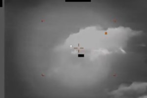 ΗΠΑ: Για πρώτη φορά απόρρητοι φάκελοι για UFO - Το "μάτι του Σάουρον", οι ιπτάμενοι δίκοι και η "ντρίμπλα" του Τραμπ - εικόνα 2