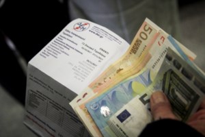 Κατώτατος μισθός: Στα 713 ευρώ από σήμερα - Ποια επιδόματα συμπαρασύρει η αύξησή του