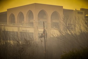 Φωτιά στη Ρόδο: Βίντεο που "κόβει την ανάσα" από αεροπλάνο και δείχνει την έκταση του μετώπου