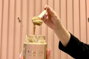 Κόλαση: Το... νταμπλ μελομακάρονο των τριών αδελφών ζαχαροπλαστών που σαρώνει στο TikTok