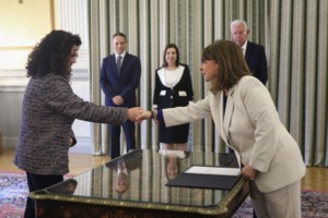 Η Καλλιόπη Σπανού ανέλαβε υπηρεσιακή υπουργός Εσωτερικών - Η τελετή παράδοσης παραλαβής στο ΥΠΕΣ [εικόνες]