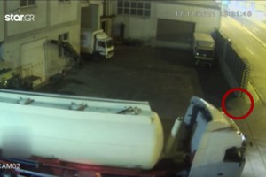 Ζεφύρι: Νέο βίντεο ντοκουμέντο - Ανήλικοι κρατούν όπλα και πυροβολούν από μπαλκόνι - εικόνα 3