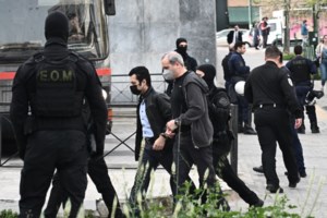 Ηλεία: "Το παιδί βρίσκεται σε σοκ", λέει η μητέρα της 13χρονης που ξυλοκοπήθηκε από συμμαθήτριά της [βίντεο]