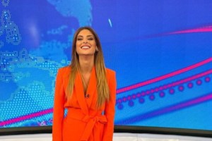 Πρεμιέρα για τον νέο ρόλο της Ανθής Σαλαγκούδη: Στο "τιμόνι" κεντρικού δελτίου ειδήσεων [βίντεο]