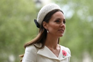 Συγκίνησε η Κέιτ Μίντλετον: Αγκαλιά με 16χρονη που πάσχει από επιθετική μορφή καρκίνου [εικόνες]