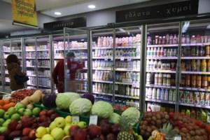 Τα νοικοκυριά στενάζουν από την ακρίβεια - Η κυβέρνηση απαντά με "μπαλώματα"