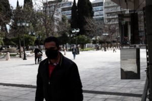 Προειδοποίηση Μόσιαλου: Τα εμβόλια μειώνουν τη διασπορά της λοίμωξης αλλα δεν την εξαλείφουν πλήρως