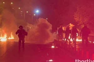 Χτύπησε μητέρα που κρατούσε στην αγκαλιά της το κοριτσάκι της στη Θεσσαλονίκη [βίντεο]