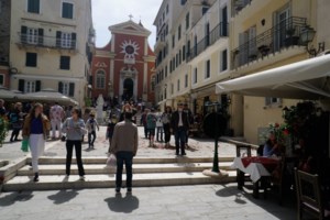 Κορονοϊός: Πιθανή τα επόμενα χρόνια μια ετήσια δόση εμβολίου