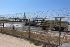 Μύκονος: Κύματα πλοίου τραυμάτισαν λουόμενους και εκτόξευσαν ξαπλώστρες [βίντεο]